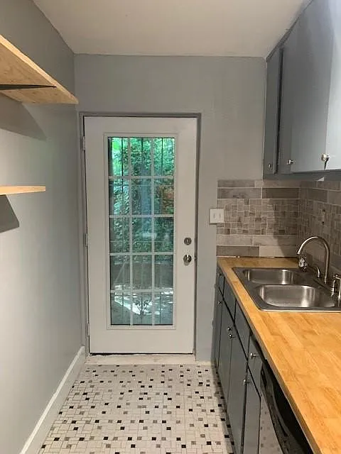 2 bed, 650 sqft, $1,200 — Photo 3