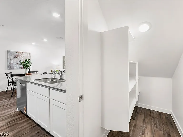 903 Rosy Starling St — Photo 16