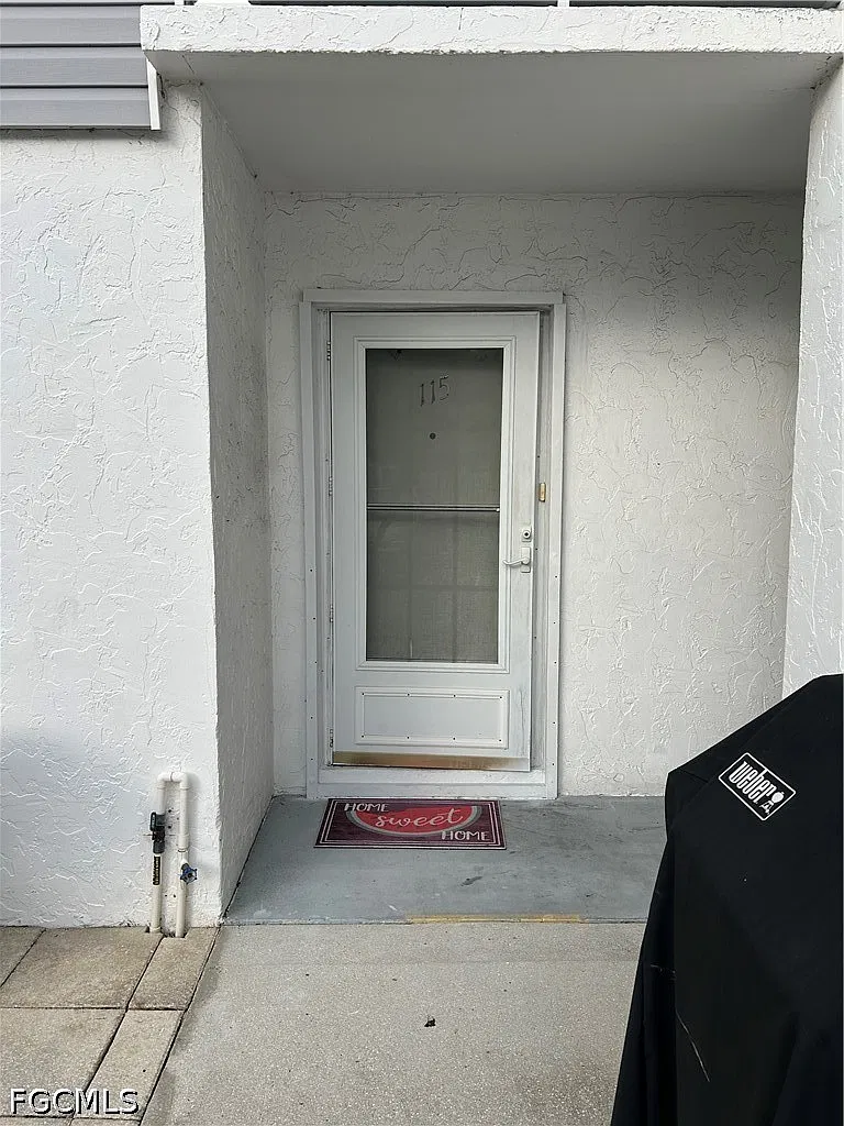 2 bed, 2.0 bath, 929 sqft, $1,750 — Photo 2