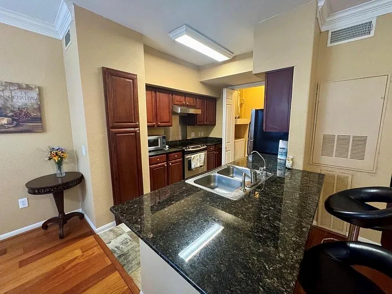 7575 Kirby Dr #1113 — Photo 5