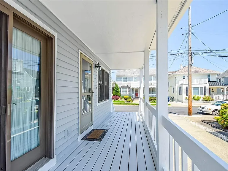 4 S Iroquois Ave #AUGUST — Photo 2
