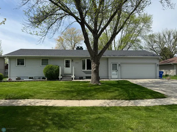 2585 Atlantic Dr S, Fargo, ND 58103