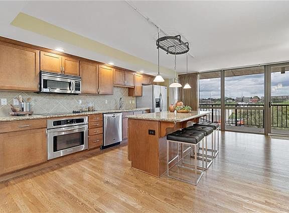 5th image of 600 E Admiral Blvd #801