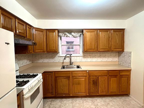 4th image of 2306 E 15th St Floor 2