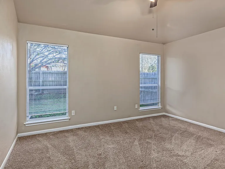 4806 Sterling Manor Dr — Photo 8
