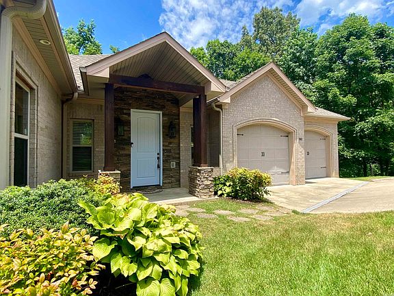 5th image of 2611 Twin Oaks Ct