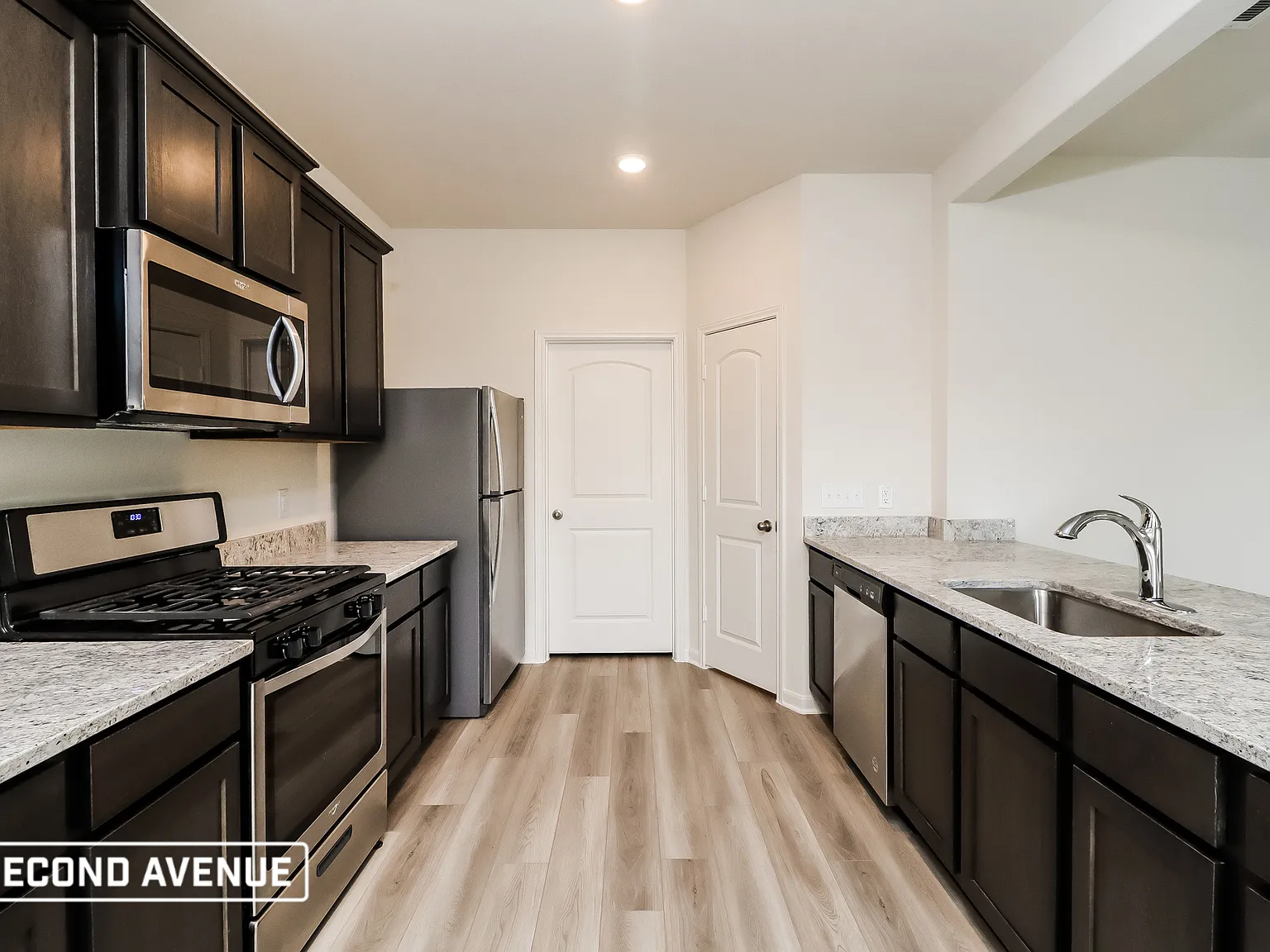 4 bed, 2.5 bath, 2189 sqft, $2,620 — Photo 3