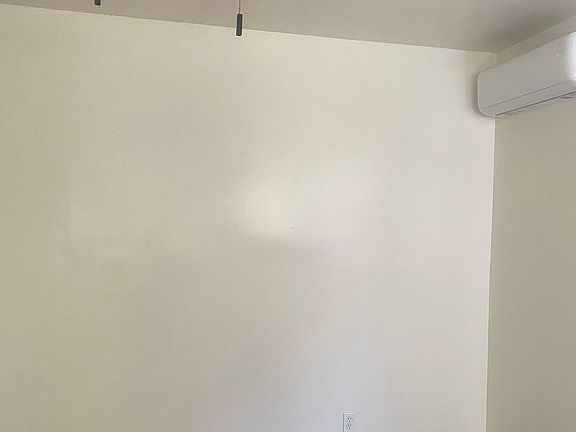 5th image of 210 W Mountain View Ave #3