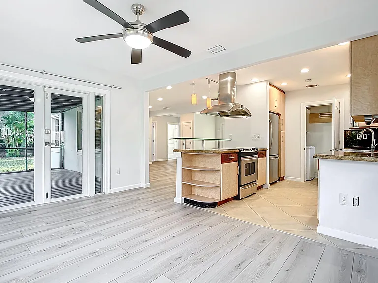 1701 SW 14th Ct — Photo 10