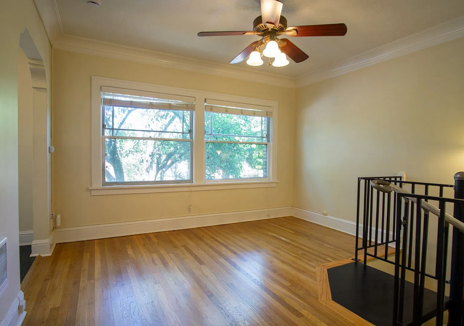 Darling 2-Story 2-Bedroom 2-Bath in Heart of Kerns! — Photo 2