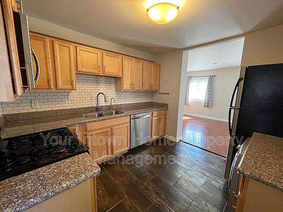4th image of 1355 Euclid Ave NE #A-1