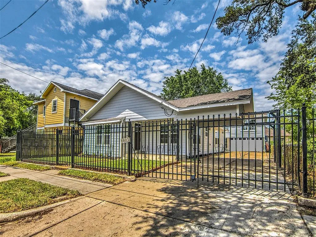 3 bed, 1400 sqft, $1,700 — Photo 1