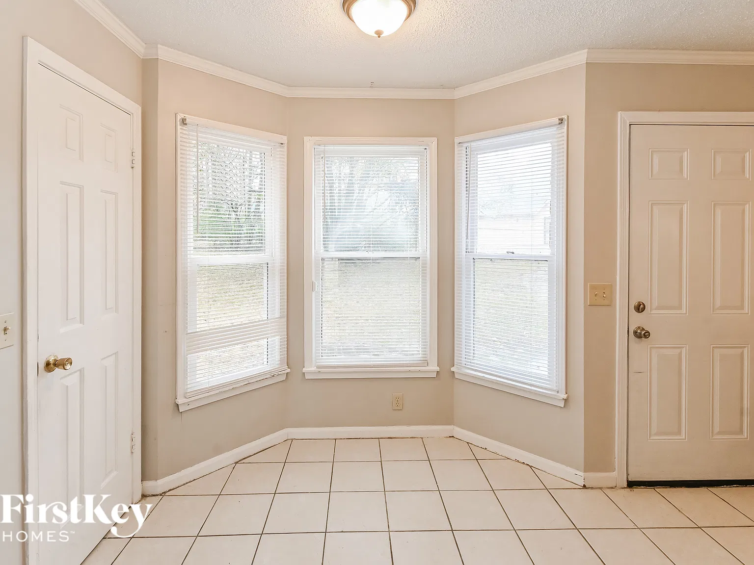 5 bed, 3.0 bath, 2058 sqft, $1,905 — Photo 4