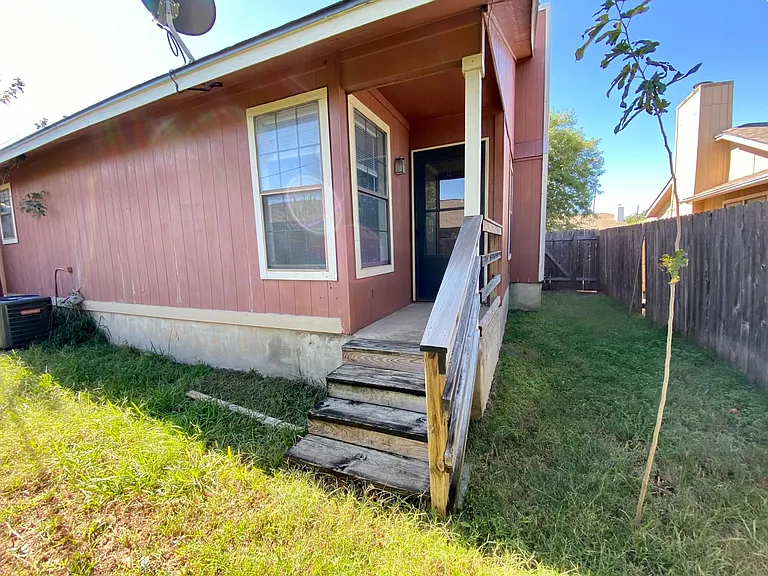 1013 Hyridge St — Photo 11