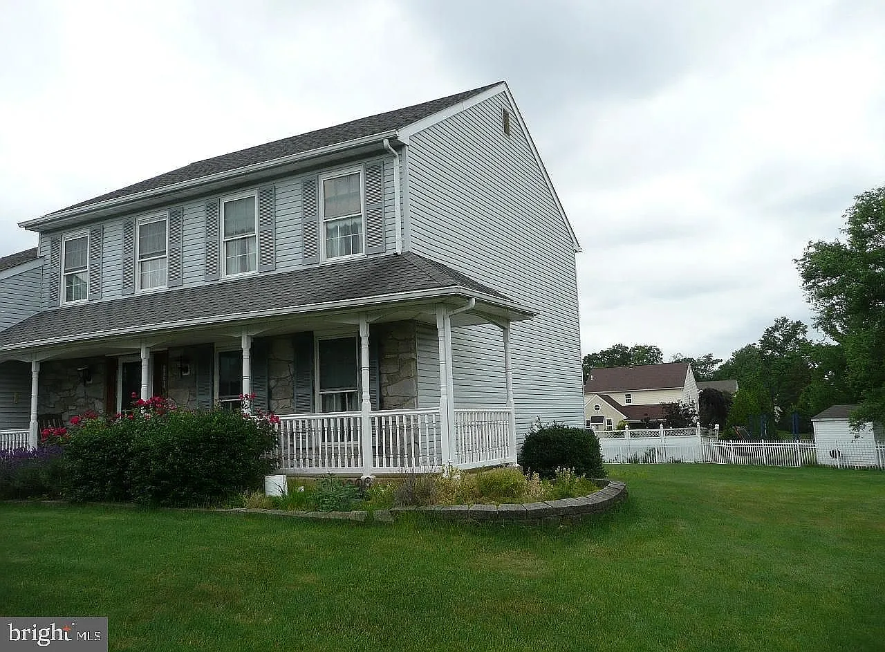 4 bed, 2763 sqft, $2,800 — Photo 2