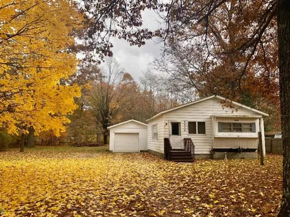 9456 Oaklane Dr, Montague, MI 49437