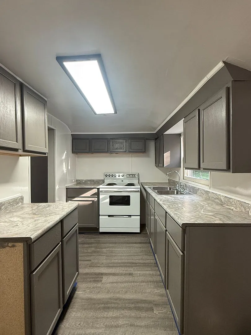 Cute, Cozy & Available Now- Section 8 accepted — Photo 4