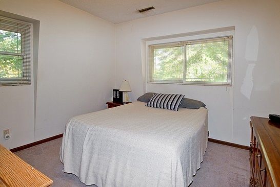 2nd image of 613 S Van Buren St APT 3