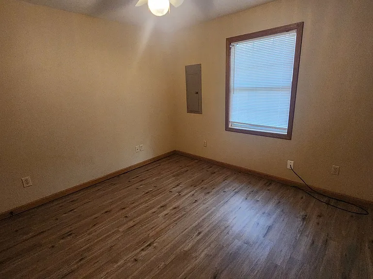 1310B Jeannie St — Photo 2