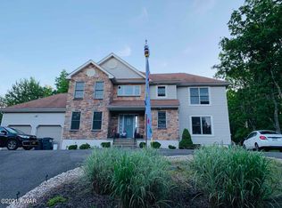 4281 Pine Ridge Dr, Bushkill, PA 18324