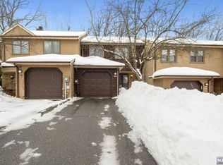 105 Patriots Rd, Morris Plains, NJ 07950