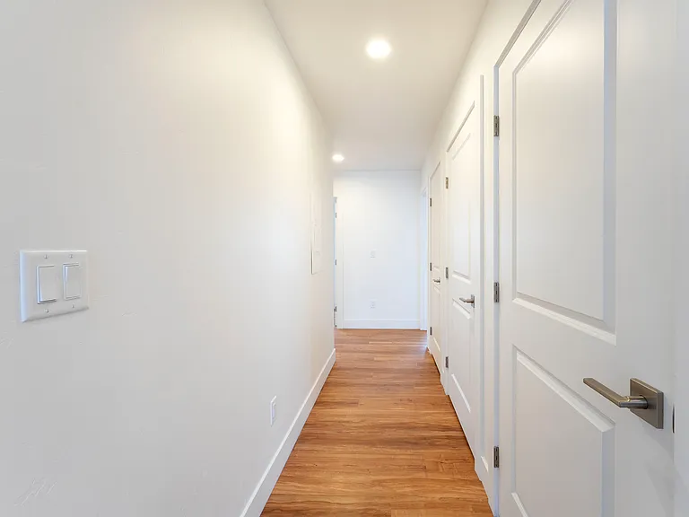 Silver Star Apartments — Photo 20