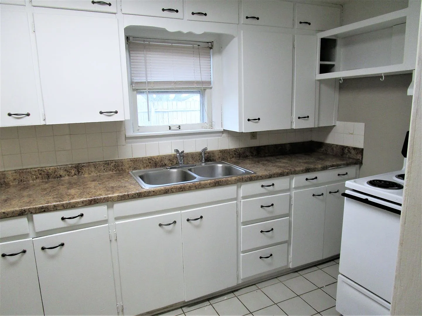 Pet Friendly 1 Bedroom House — Photo 2