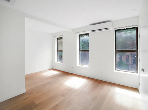 94 6th Avenue image 3 of 10