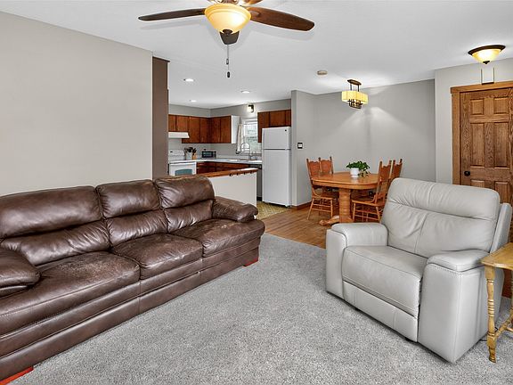 5th image of 305 NE Sherman Dr