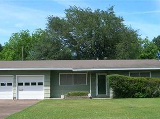 3128 Woodlawn Dr, Groves, TX 77619