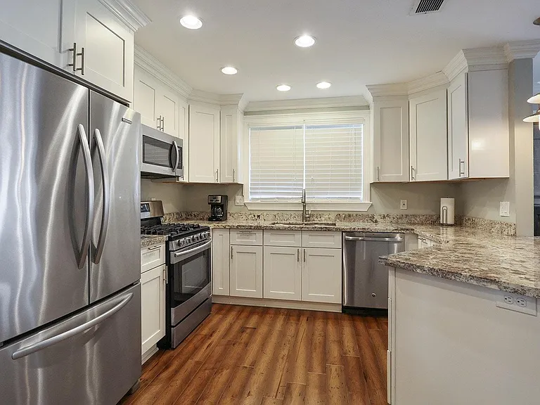 17 Central Dr — Photo 6