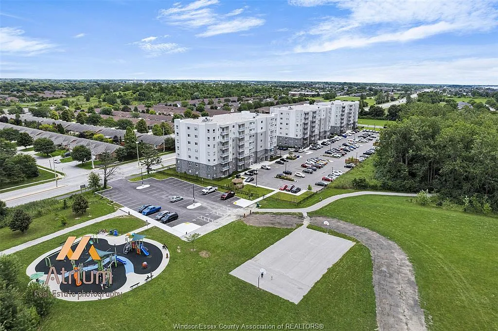 Building Photo - 1489 Banwell Rd #424