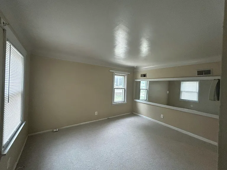 6160 McGuire St — Photo 3