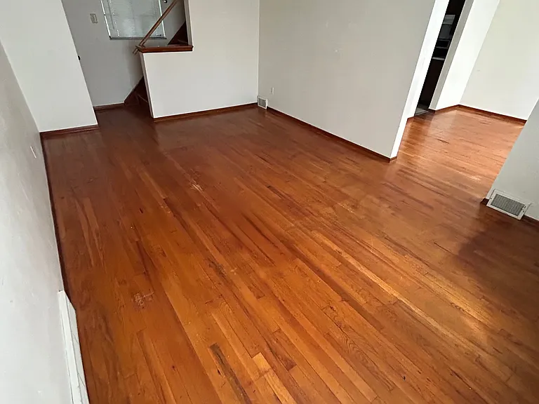 225 Alries St — Photo 4