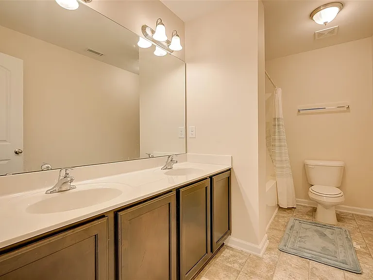 1304 Cozart St #317 — Photo 16