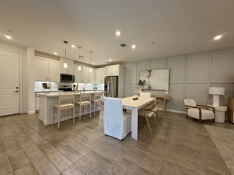 802 Royal Beekman St — Photo 11