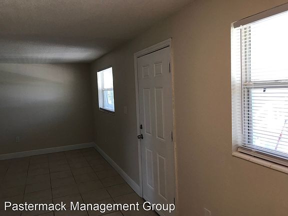 4th image of 208 Pierce Ave #8