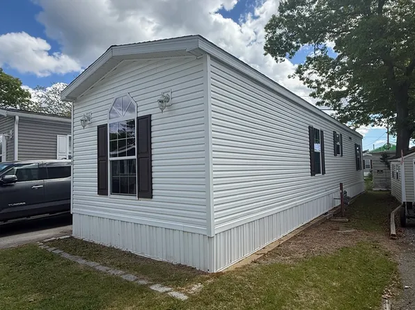 3132 Cranberry Hwy #40, Buzzards Bay, MA 02532