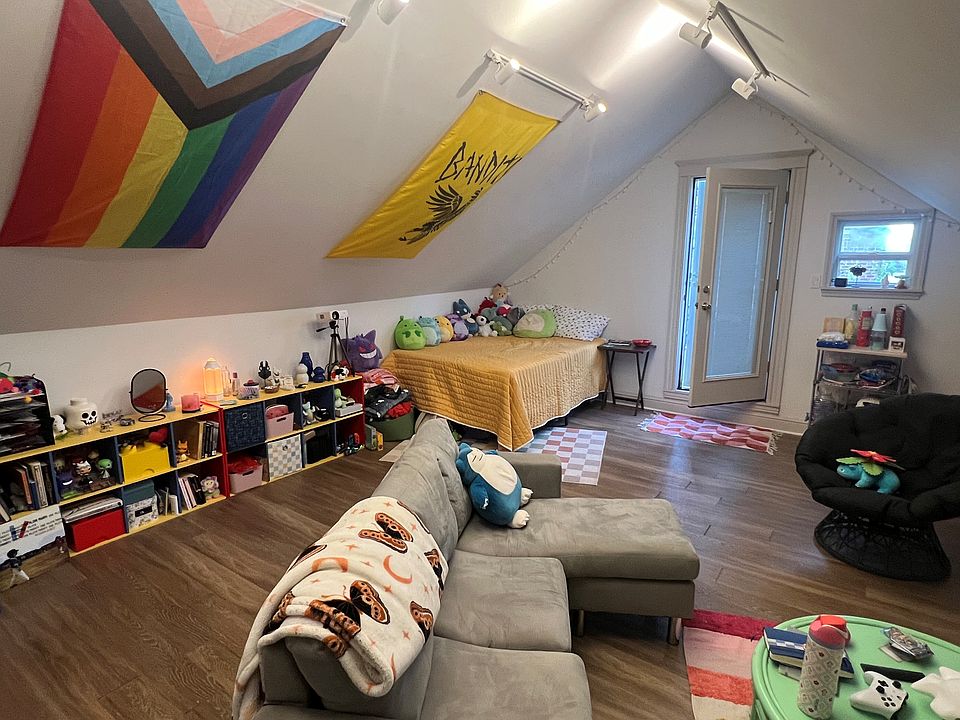 Photo of previous tenant's layout of the space