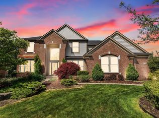 45056 Oak Forest Dr, Northville, MI 48168