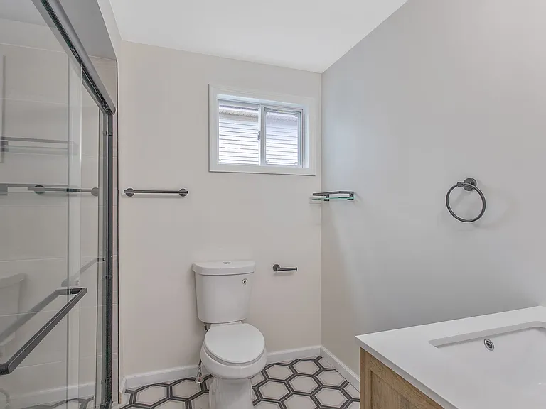 122 Alice Ave — Photo 12