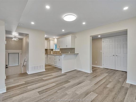 2nd image of 248 Park Ave E