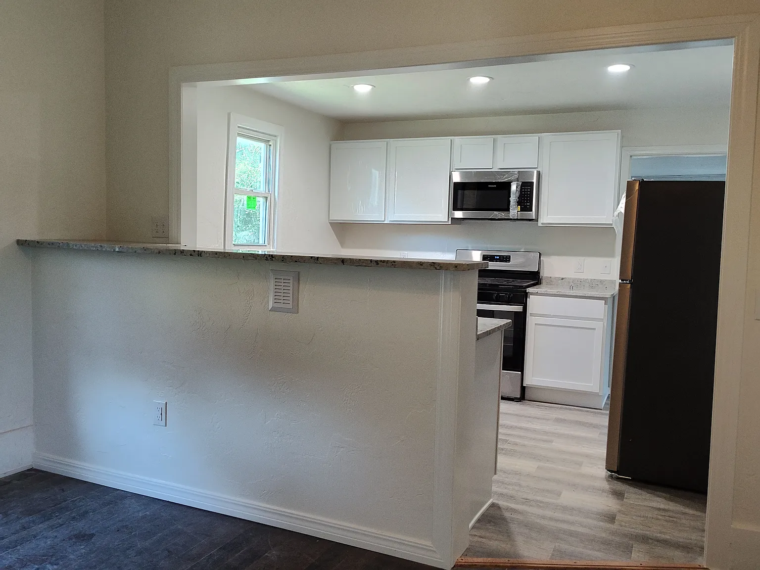 323 S West St — Photo 2