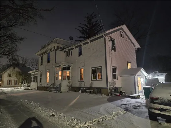 17 McKenzie St, Bergen, NY 14416