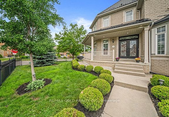 3rd image of 39 Trailhead Cres