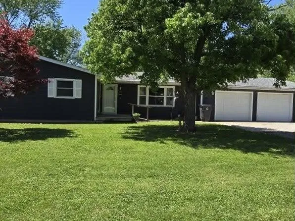106 Bruce St, Villa Grove, IL 61956