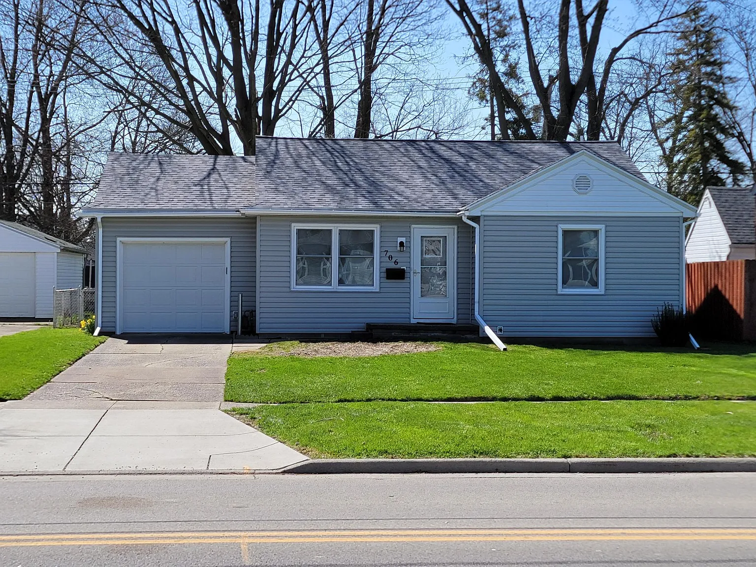 706 Sackett St photo 1