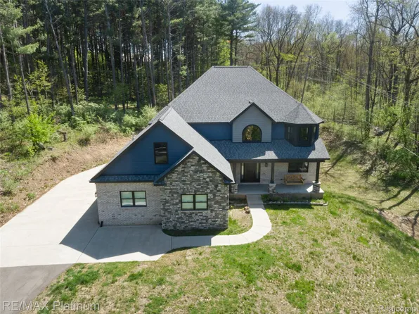 3705 High Hillcrest Dr, Howell, MI 48843