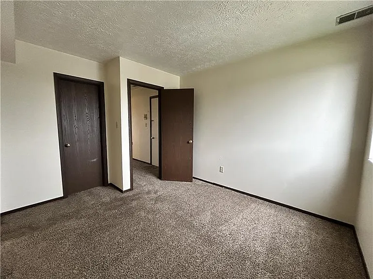 623 Lovers Ln #B-5 — Photo 6