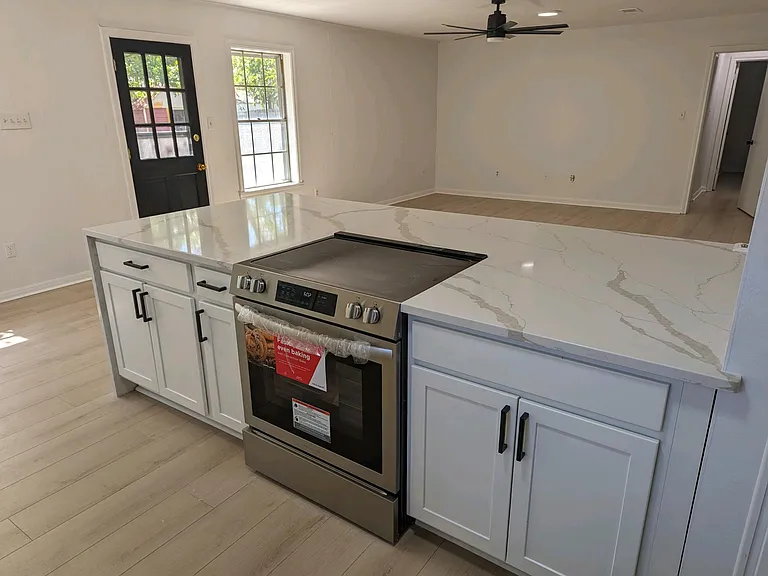 2304 Barak Ln — Photo 4